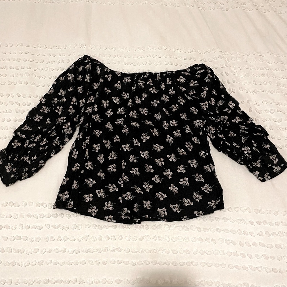 American Eagle Off-the-shoulder Top